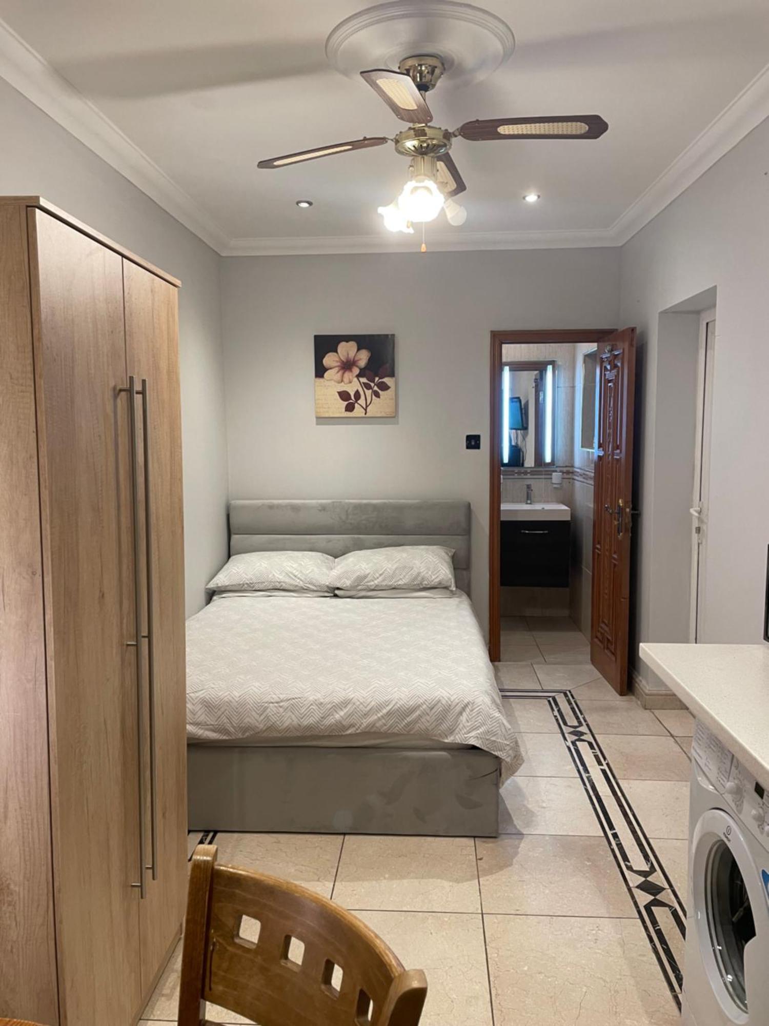 North London Studio Apartment מראה חיצוני תמונה